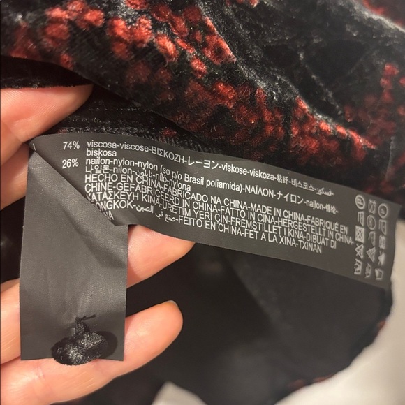 Zara Black and Red Velvet Blouse - Picture 4 of 6